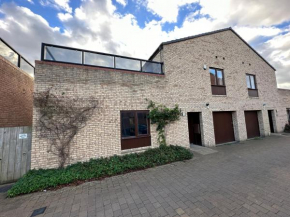 2 Bedroom Riverside Property with Roof Terrace